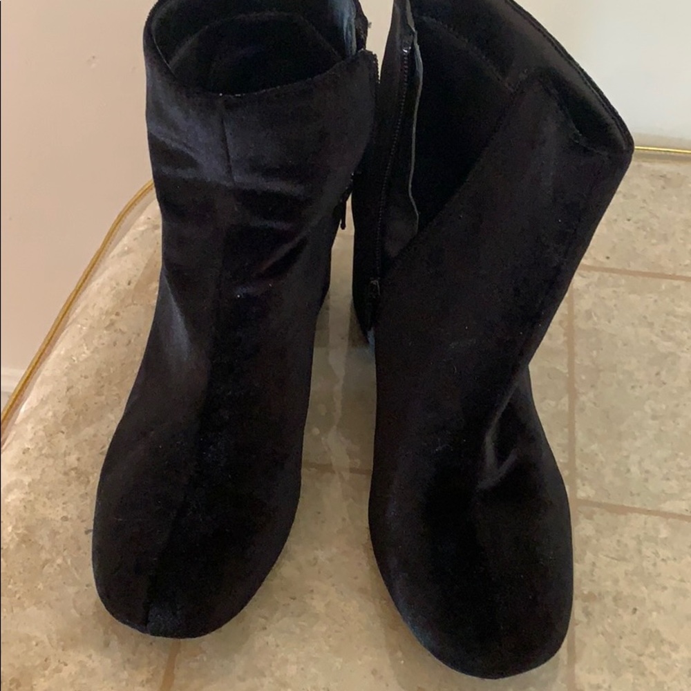 Shoes - Picture 3 of 3